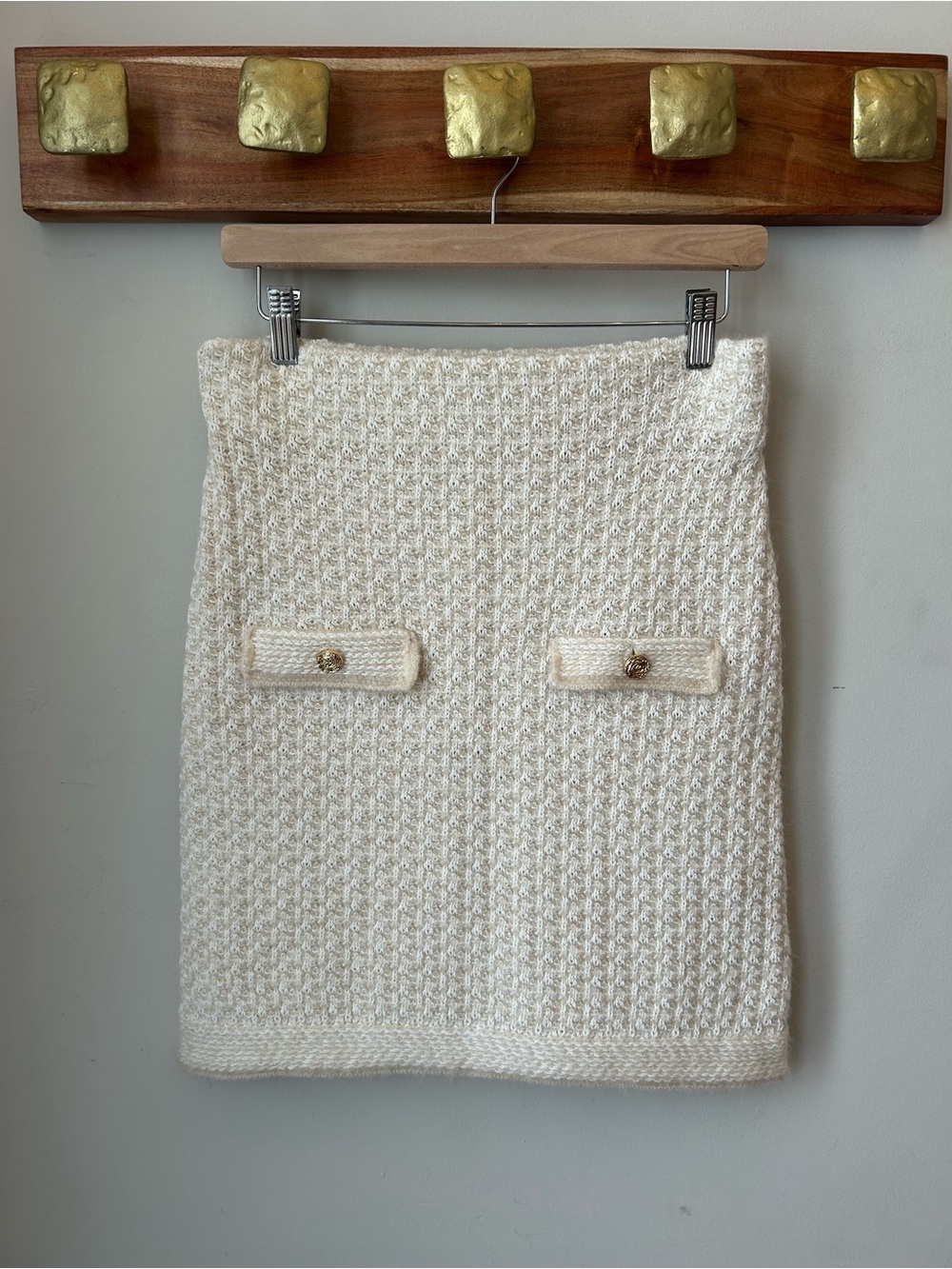 BNWT H&M Cream Textured Knit Mini Skirt with Decorative Buttons Size M